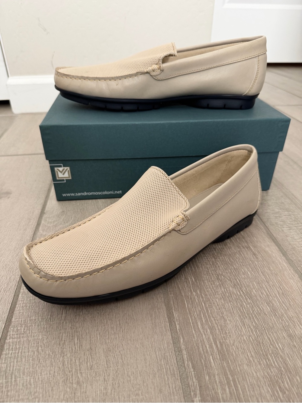 Sandro Moscoloni Men’s Beige Leather Mesh Driving Loafers